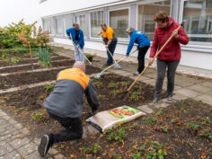 HORNBACHhelpt knapt tuin op voor zorginstelling De Hazelaar