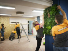 HORNBACHhelpt verbetert akoestiek en brengt sfeer bij centrum Debora