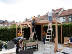 HORNBACHhelpt blaast tuin van woonlocatie De Haven nieuw leven in